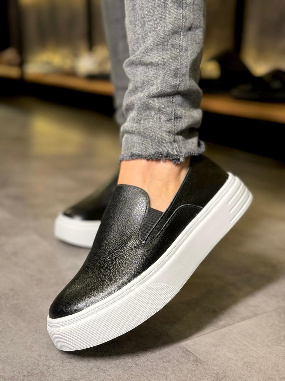 Tênis Slip-On Couro Preto